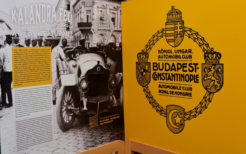A Szófiai Magyar Intézetbe vándorolt az autós futamot bemutató kiállítás