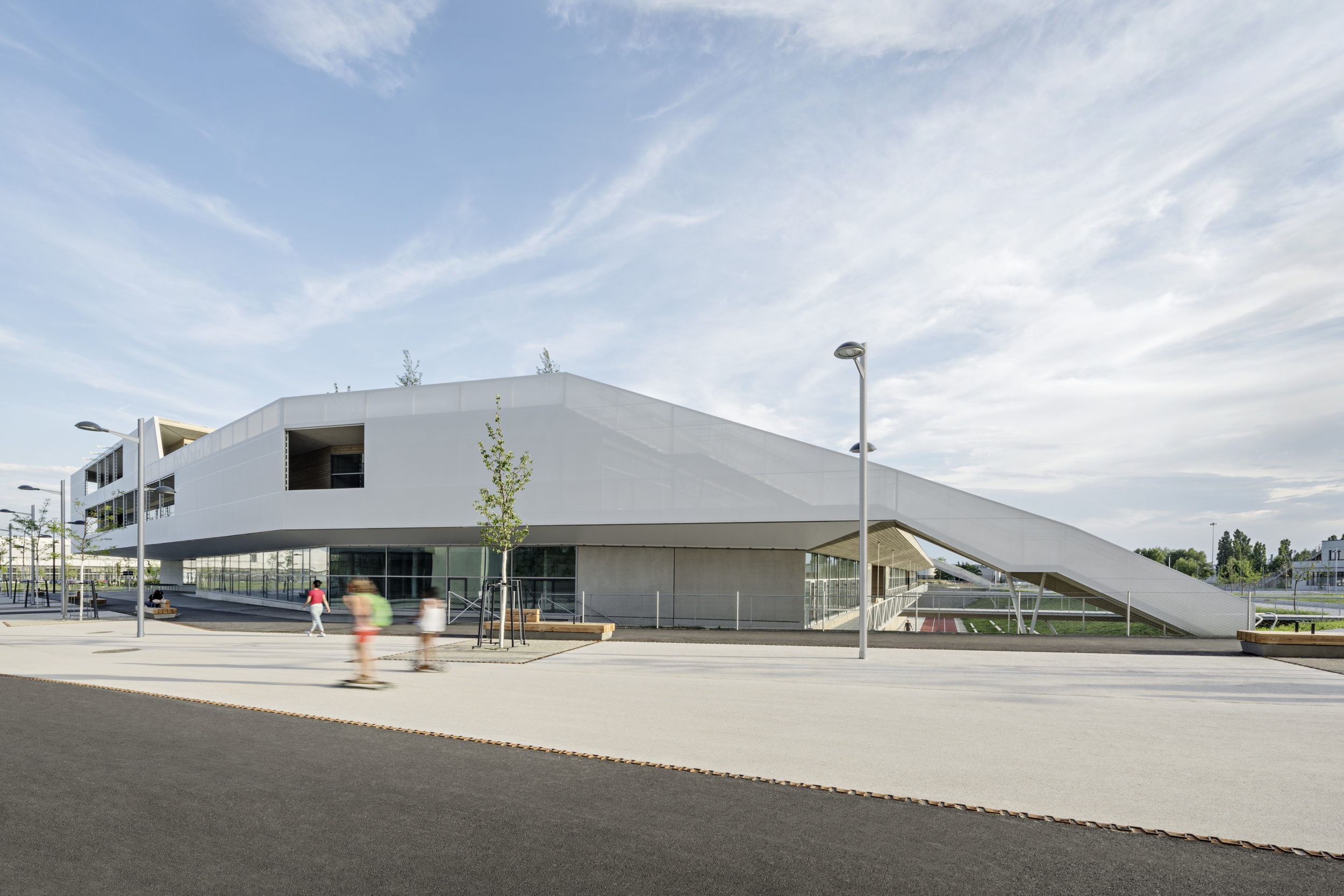 Aspern Federal School - építész: fasch&fuchs.architekten - fotó: Herta Hurnaus