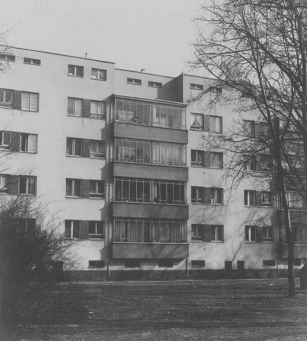 Siemensstadt, lakóépület három és fél szobás lakásokkal (1929–1930) (Kép forrása: Probst – Schädlich: Walter Gropius)