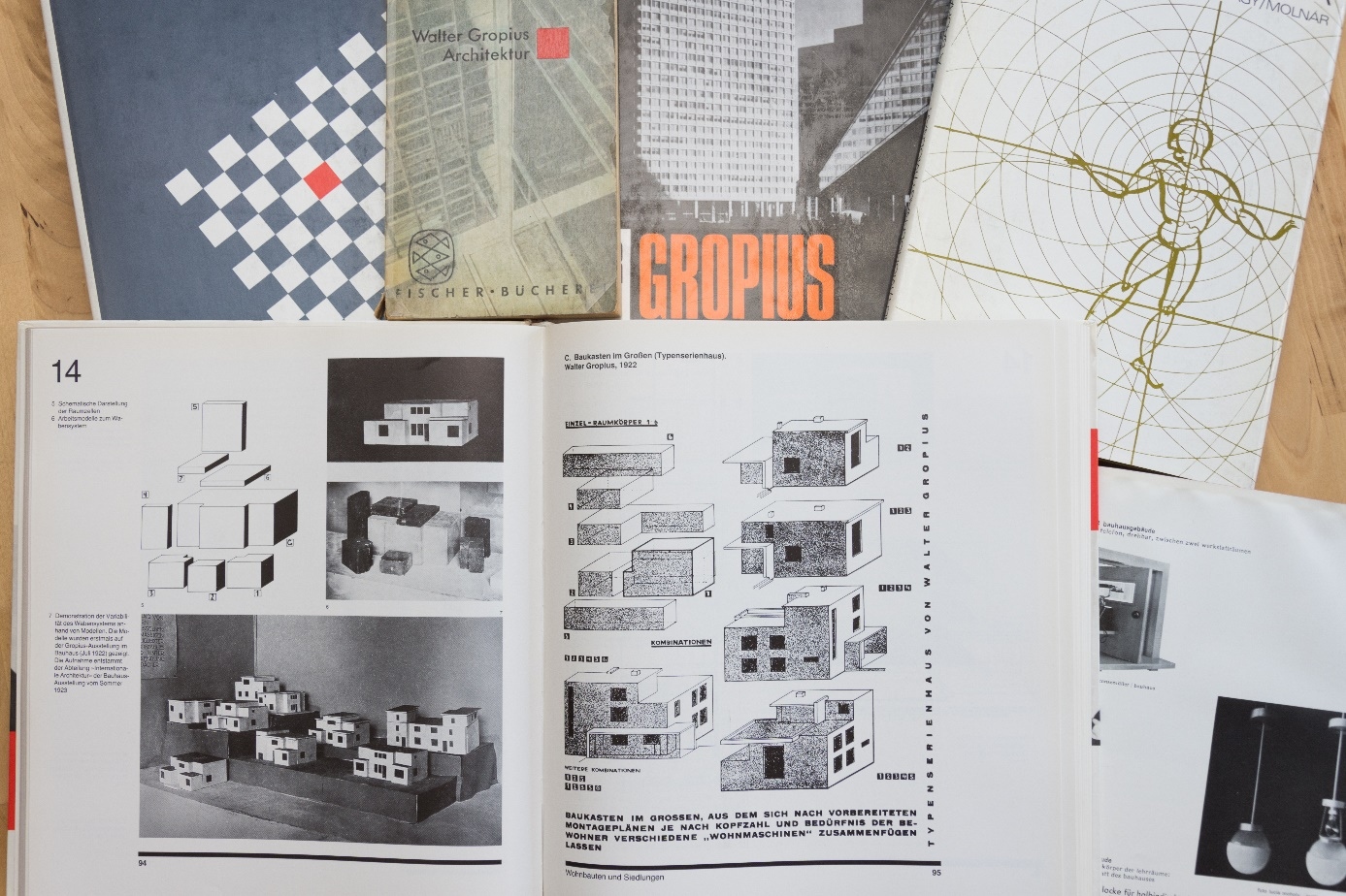 Könyvek Gropiusról és Gropiustól a Lechner Tudásközpont szakkönyvtárában