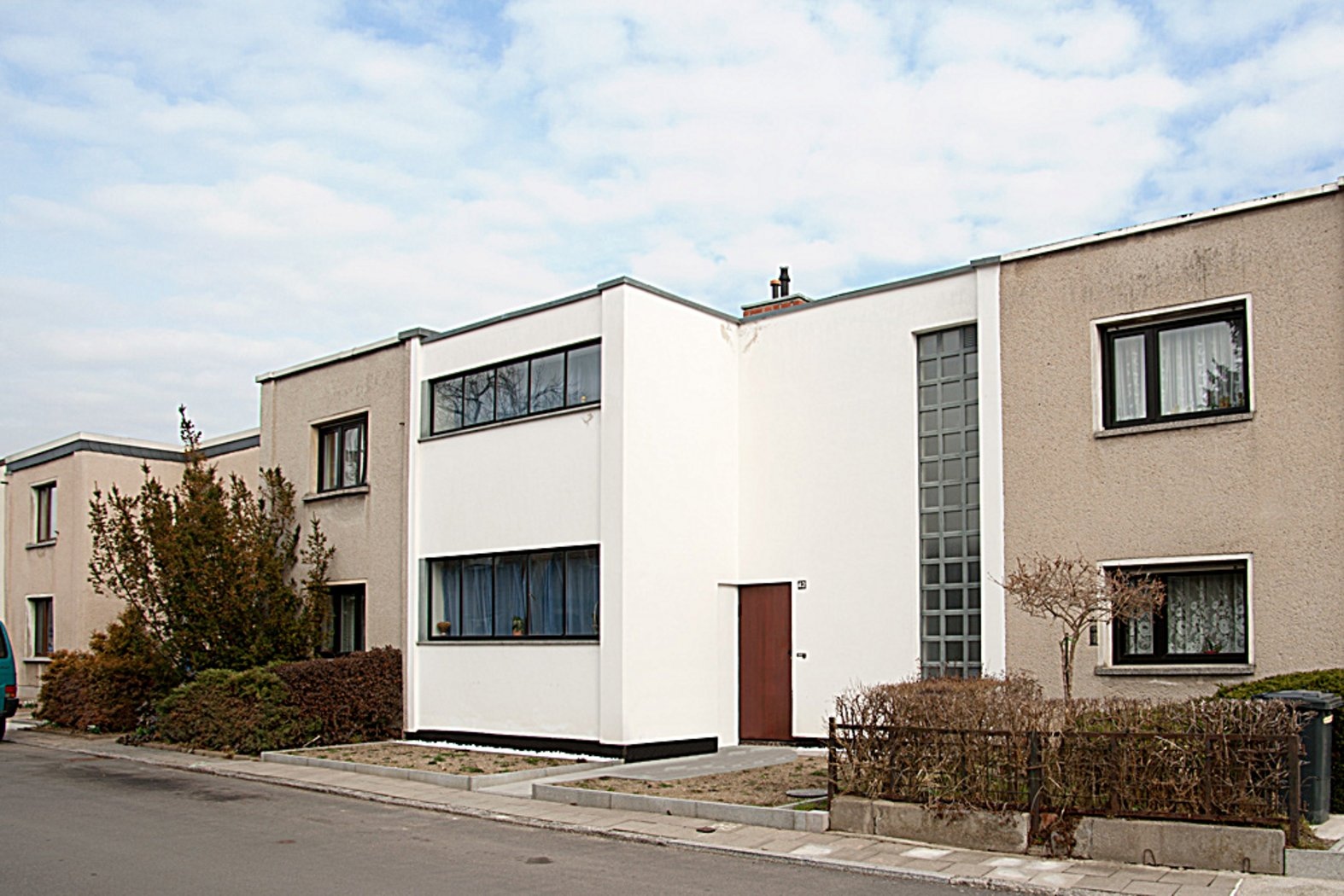 Sorházak a Dessau-Törten lakótelepen (1926–1928) (Kép forrása: bauhaus-dessau.de)