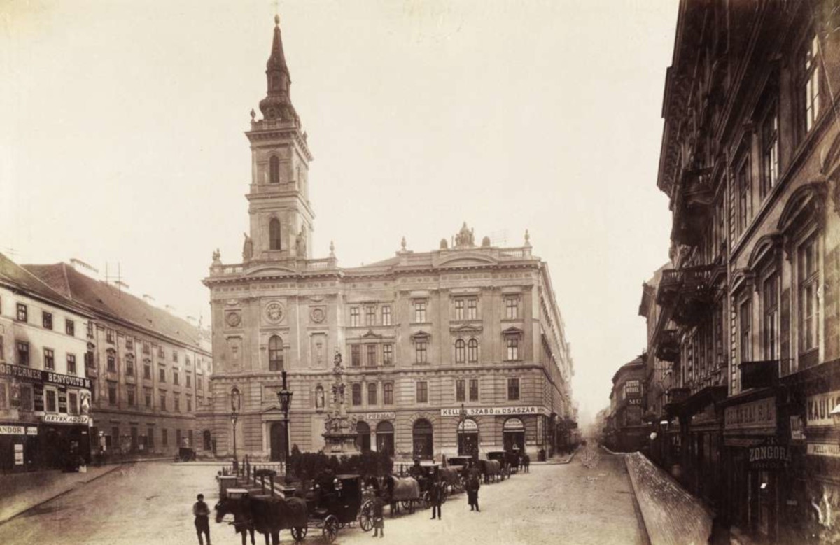 A Belvárosi Szent Anna-plébániatemplom és a rendház 1900 körül (Fotó: Fortepan Nr. 82551 / Budapest Főváros Levéltára. Levéltári jelzet: HU.BFL.XV.19.d.1.08.026)