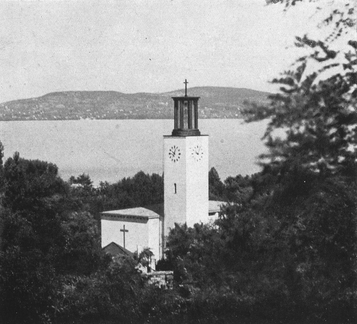 A balatonboglári katolikus templom (Forrás: Dr. Kotsis Iván: Épületek és tervek, Pósa Károly Könyvkereskedő Kiadása, Budapest, 1945 – Lechner Tudásközpont szakkönyvtára)