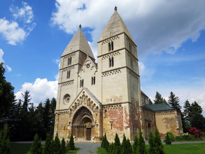 Egy időre elbúcsúzhatunk a Jáki templomtól