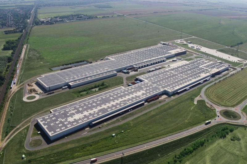 Elkészült Győrben Európa legnagyobb, tetőn kialakított napelemparkja