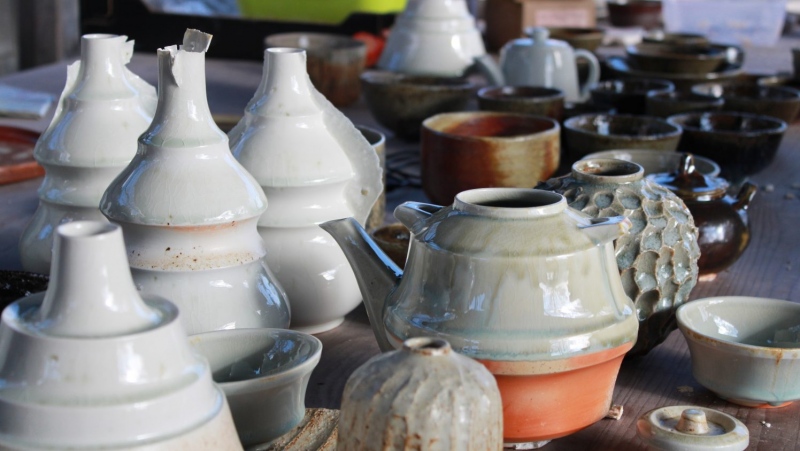 Fiatal keramikusok jótékonysági aukciója a Design Héten