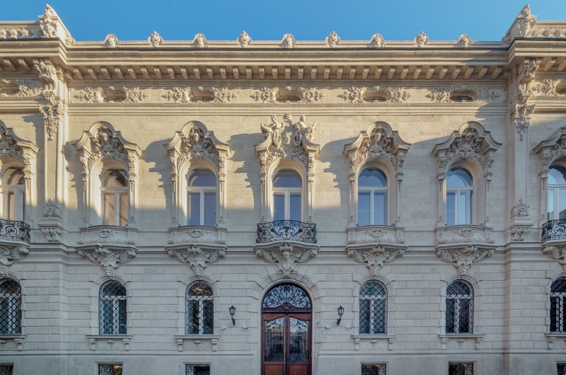 A barokk és a protestantizmus: A Károlyi-Csekonics palota funkcióváltása