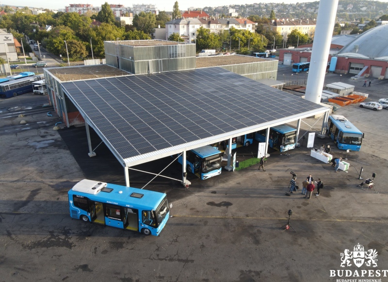 Napelemes busztárolókat adtak át Kelenföldön