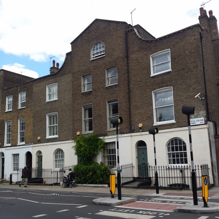 Eladják a londoni házat, ami egykor Rimbaud és Verlaine szerelmi drámájának helyszíne volt