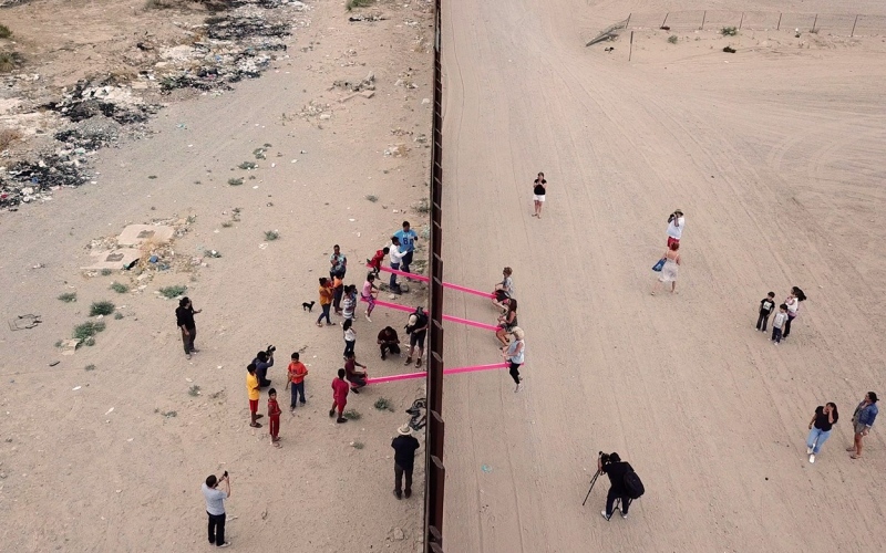 Az amerikai-mexikói határon felállított pink libikóka nyerte a Beazley Év Designja díjat