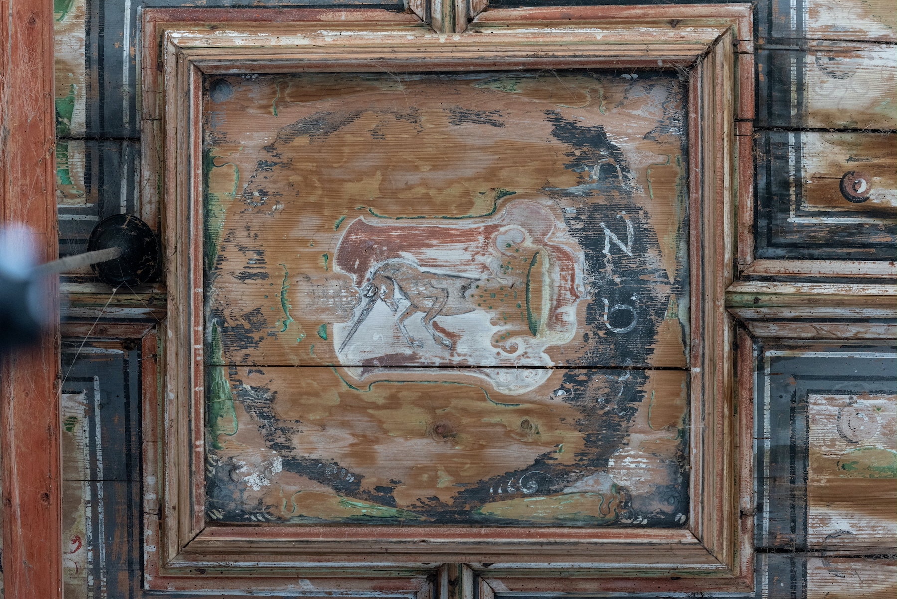 Szövérdi Gáspár János címere a gyulakutai református templom kazettás mennyezetén