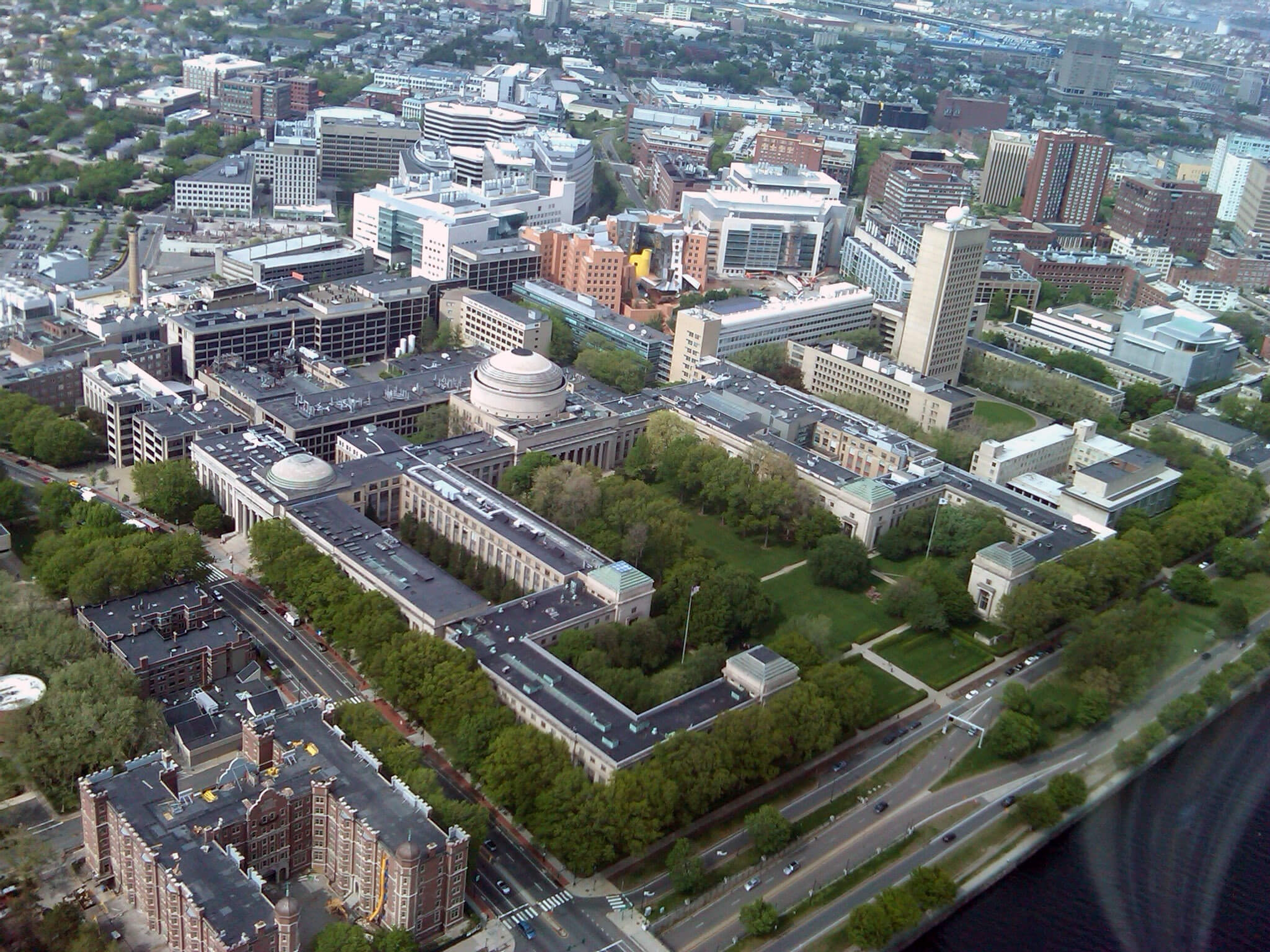 A világ legjobb építészeti oktatását nyújtó Massachusetts Institute of Technology madártávlatból.