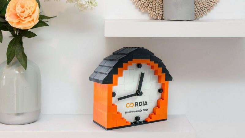 LEGO óra ketyeg a Cordia otthonokban