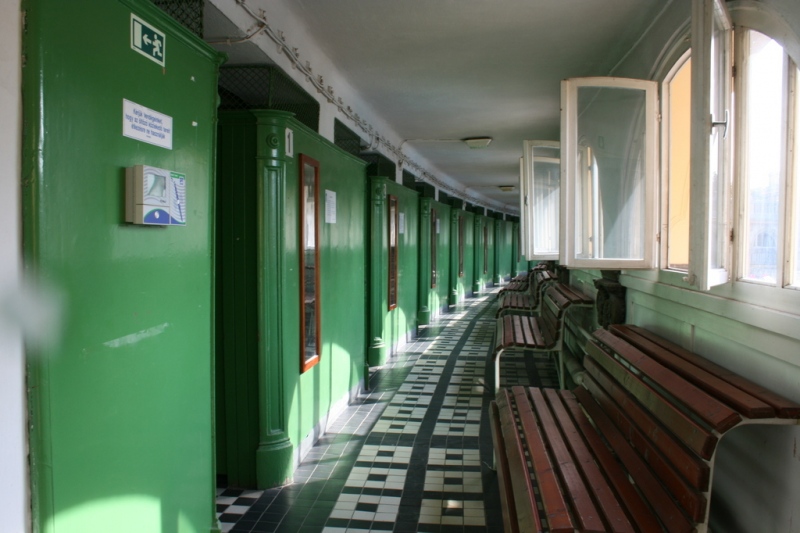 Helyreállítják a Széchenyi Fürdő szabálytalanul elbontott kabinsorát