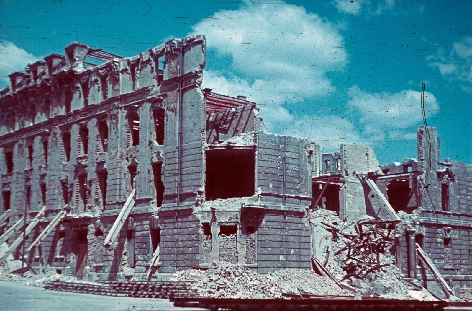 A Külügyminisztérium romos épülete, 1947 – Forrás: Fortepan, 96585-ös képszám, Schermann Ákos