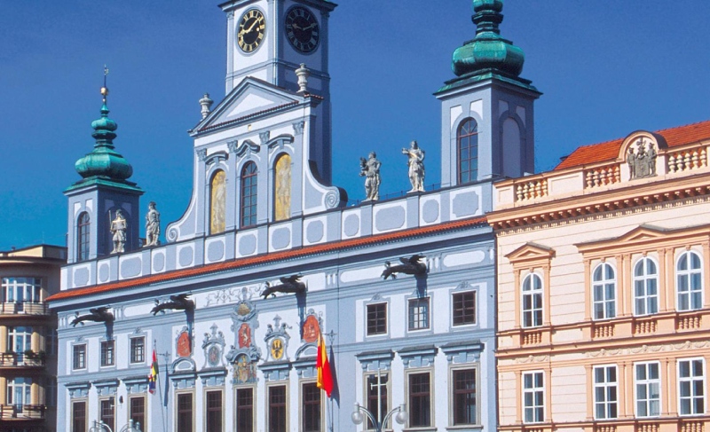 Városháza-bővítés cseh módra