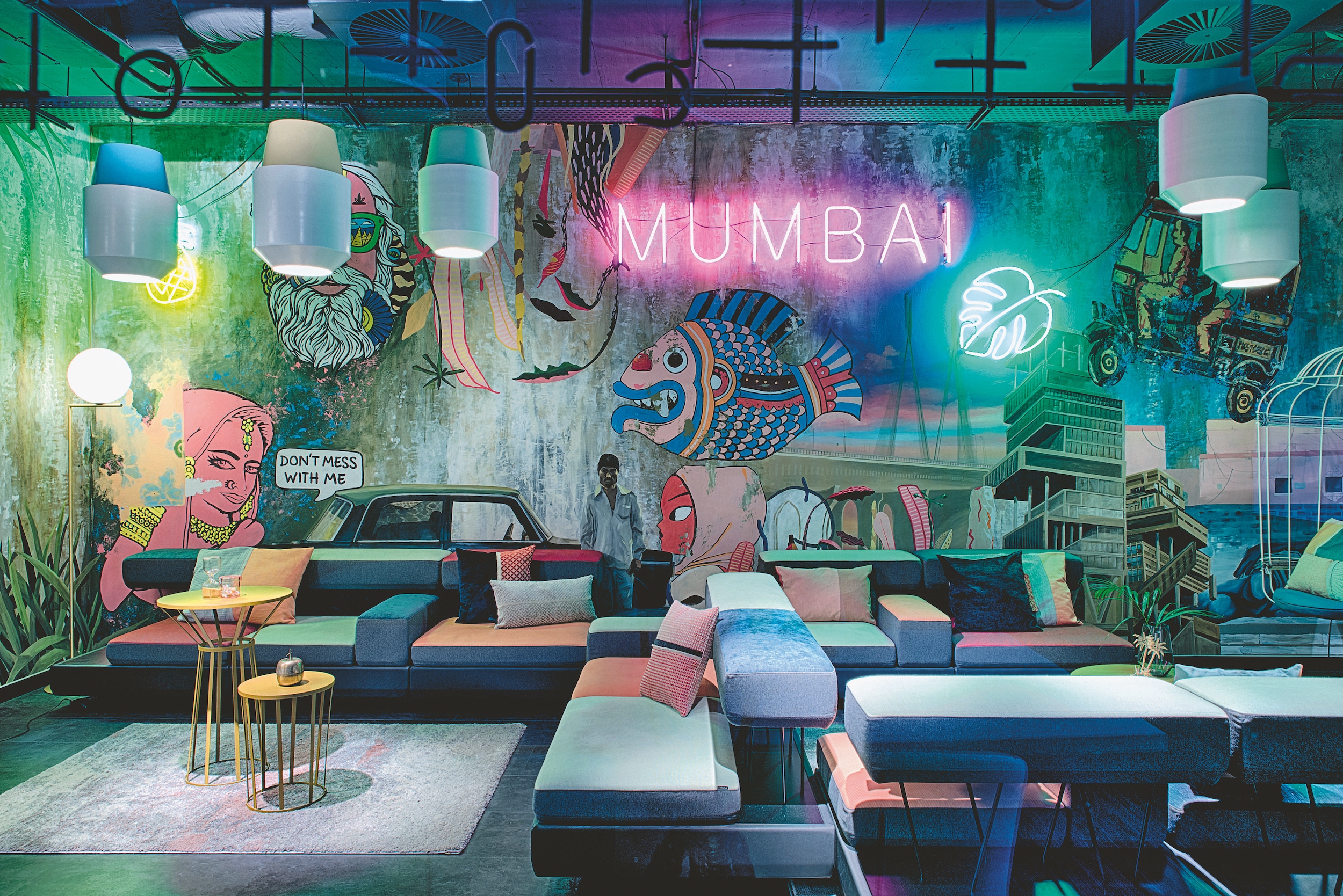 Dealogic iroda, ahol a pihenőzónákat a világ nagyvárosai inspirálták. A képen láthatót például Bombay formavilága és lenyűgöző színei. Fotó: Filep Krisztina