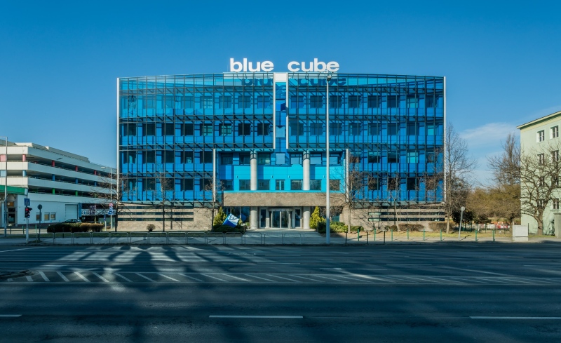 5700 fa ereje a Blue Cube irodaházban