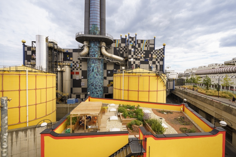 Hundertwasser stílusú „óriás vízforraló” Bécs új hőerőműve