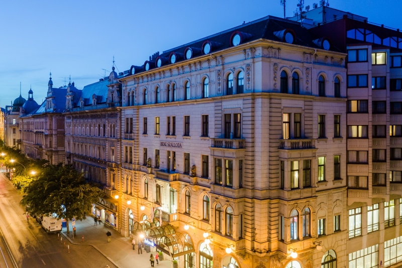 Megszokott Rendkívüli | Radisson Blu Béke Hotel és Zsolnay Kávéház
