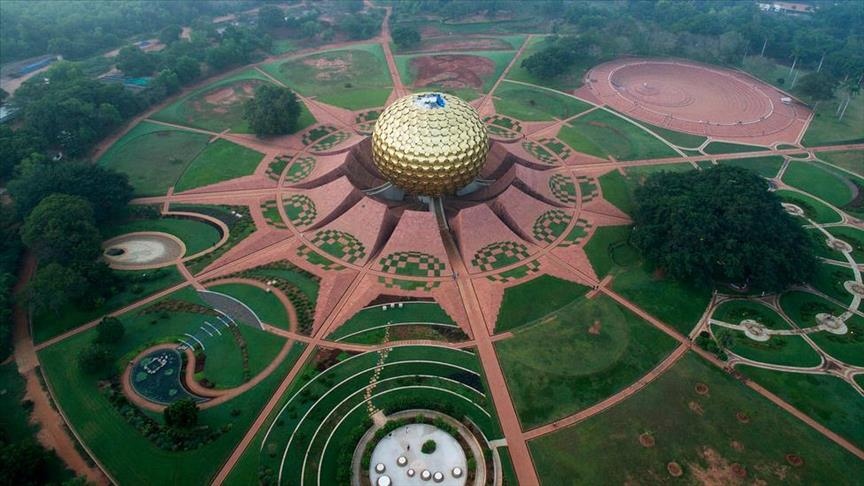 Auroville, (India) Matrimandir spirituális központ