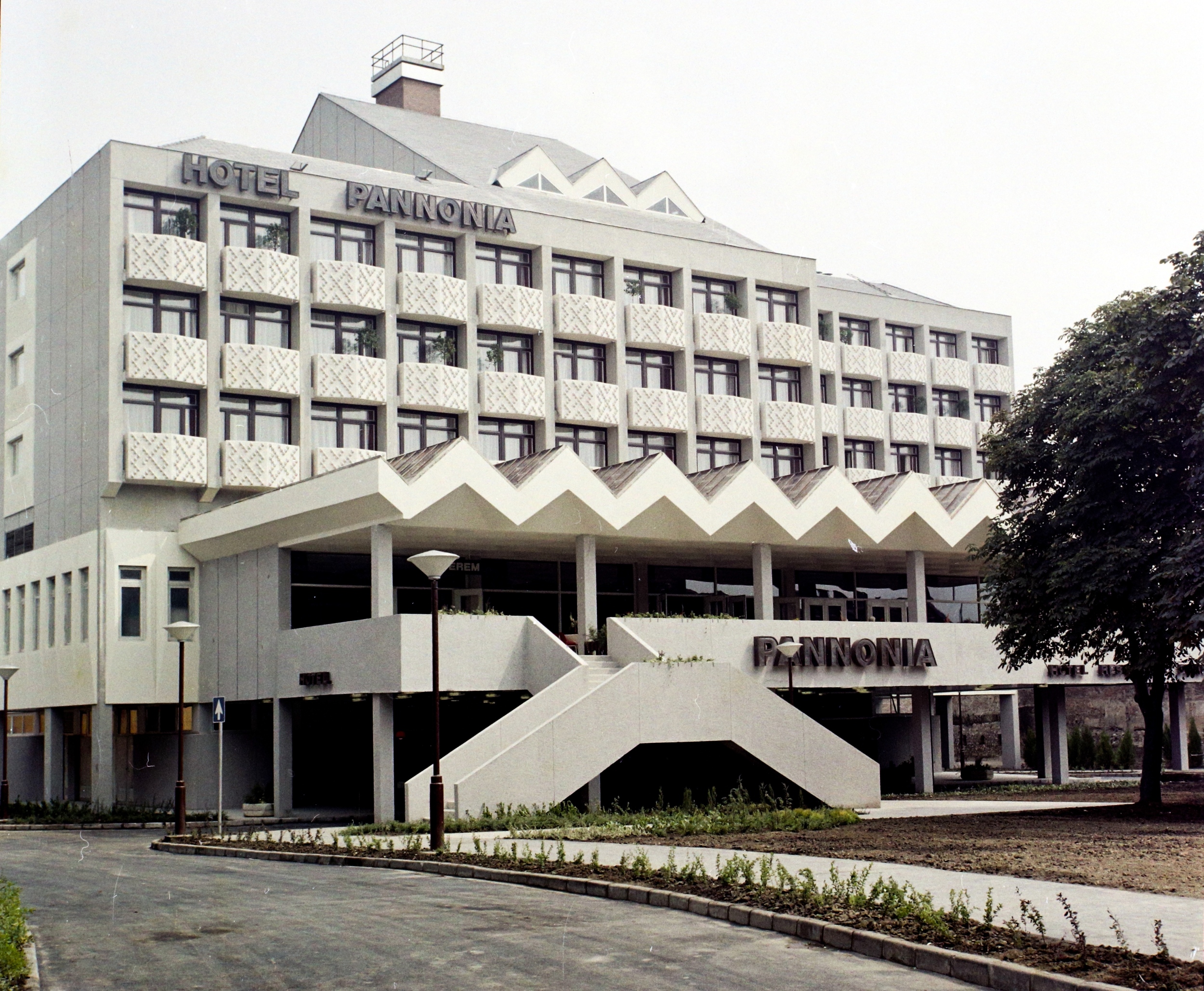 Hotel Pannónia, 1976. Forrás: Fortepan / Bauer Sándor