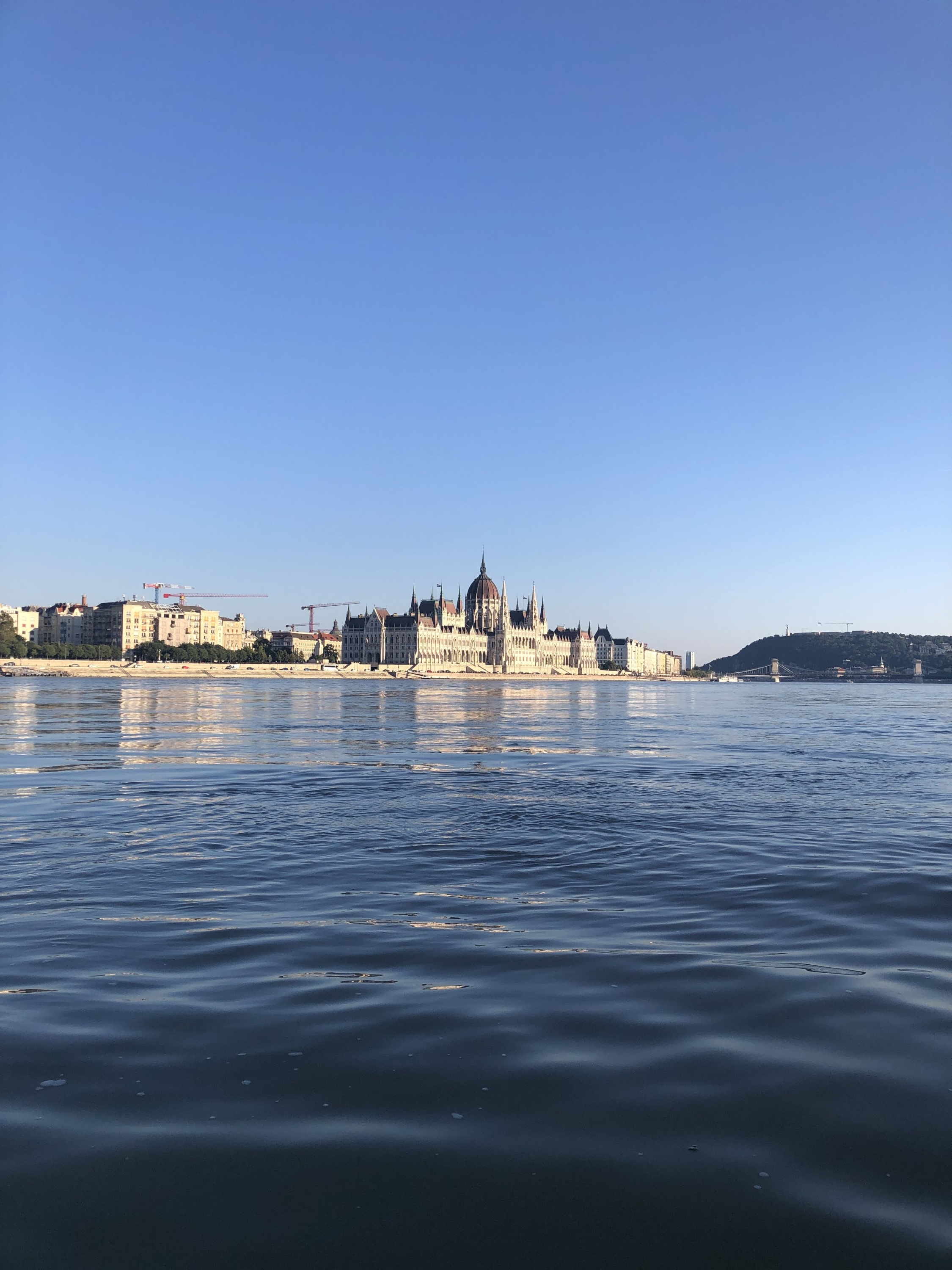 Parlament a kajakból