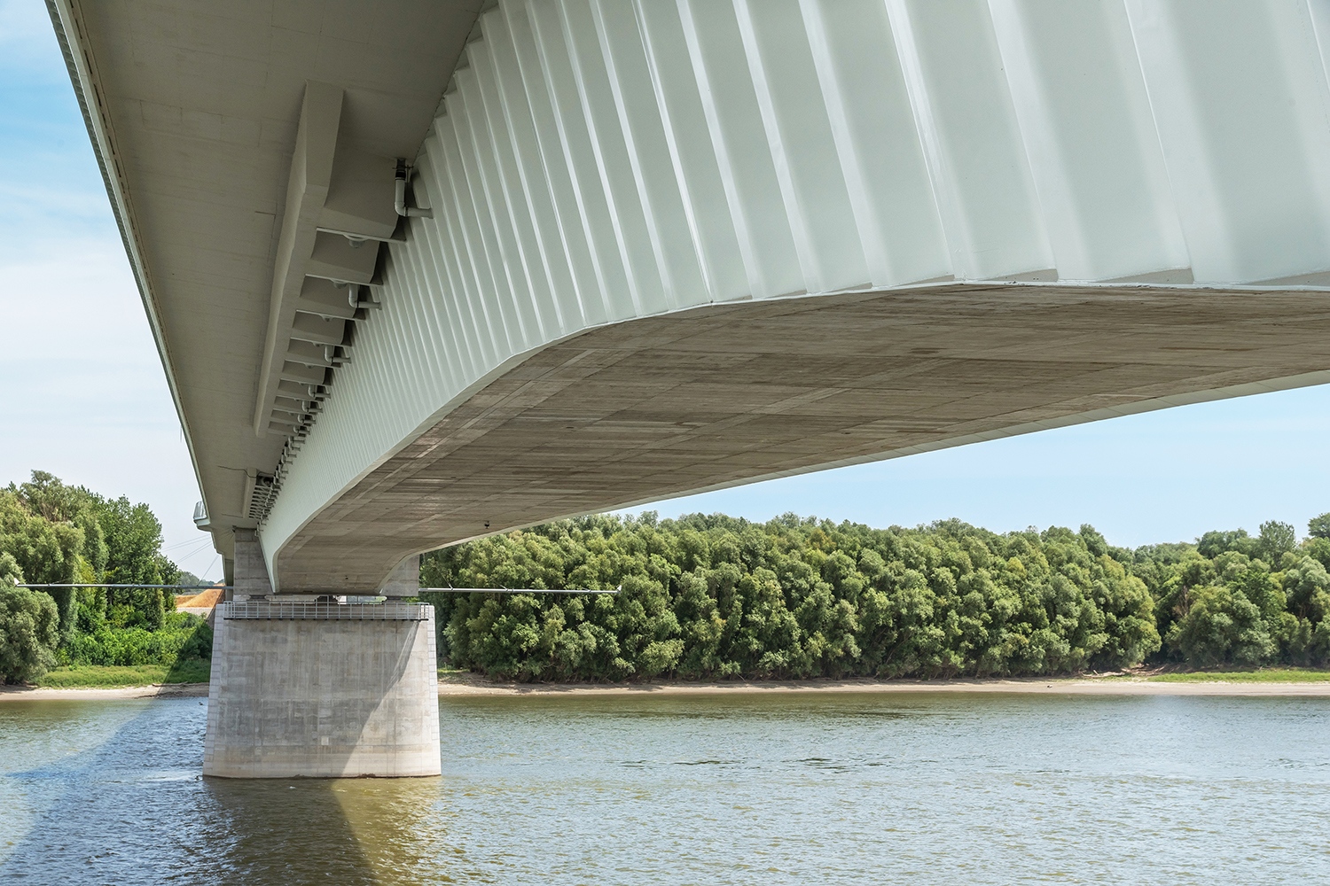 A mederhíd feszített vasbeton fenéklemeze (Fotó: Gulyás Attila)