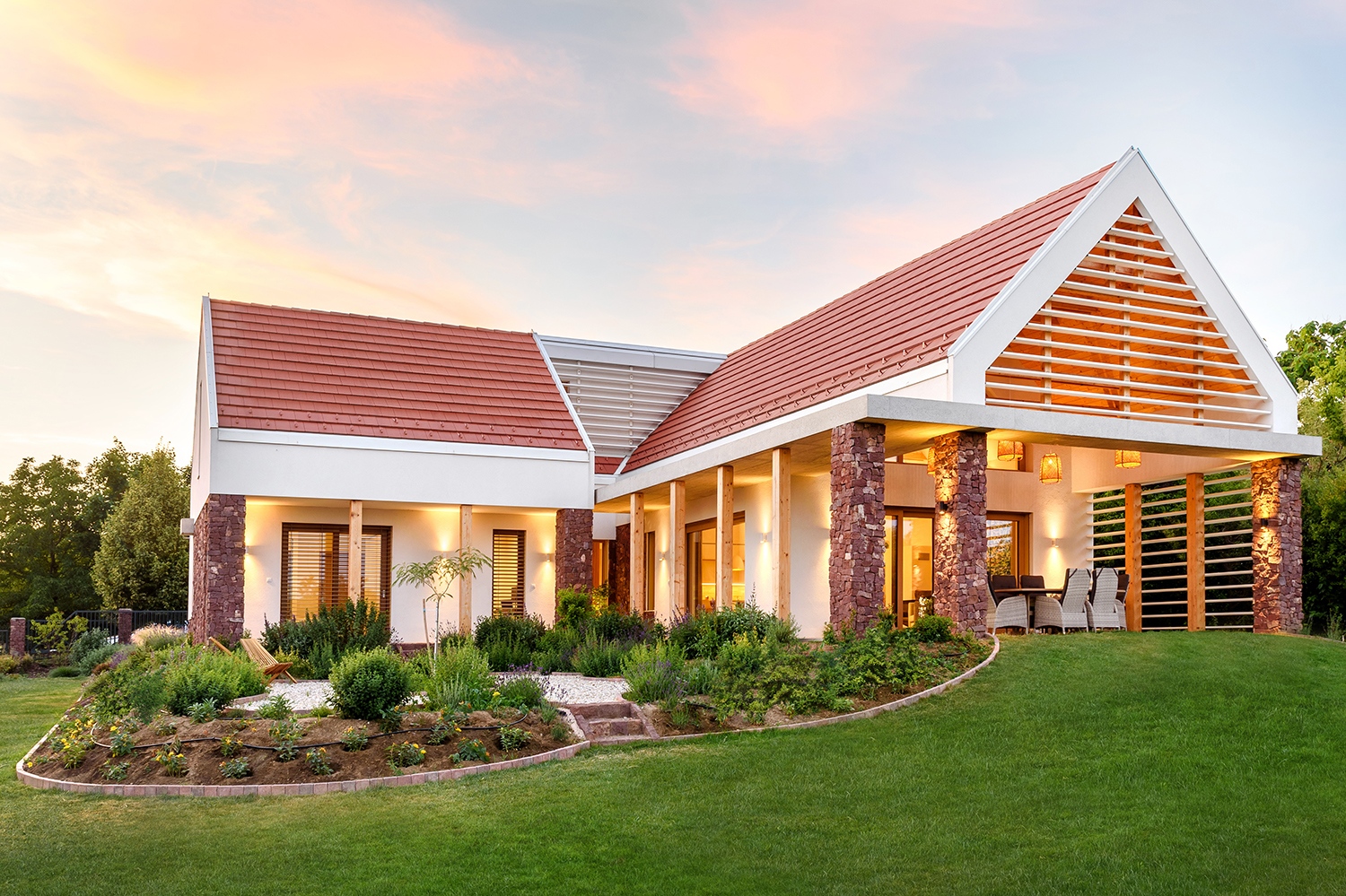 A forma vagy épp a tornác használata idézet a helyi építészeti hagyományokra, de újraértelmezi ezeket a jegyeket