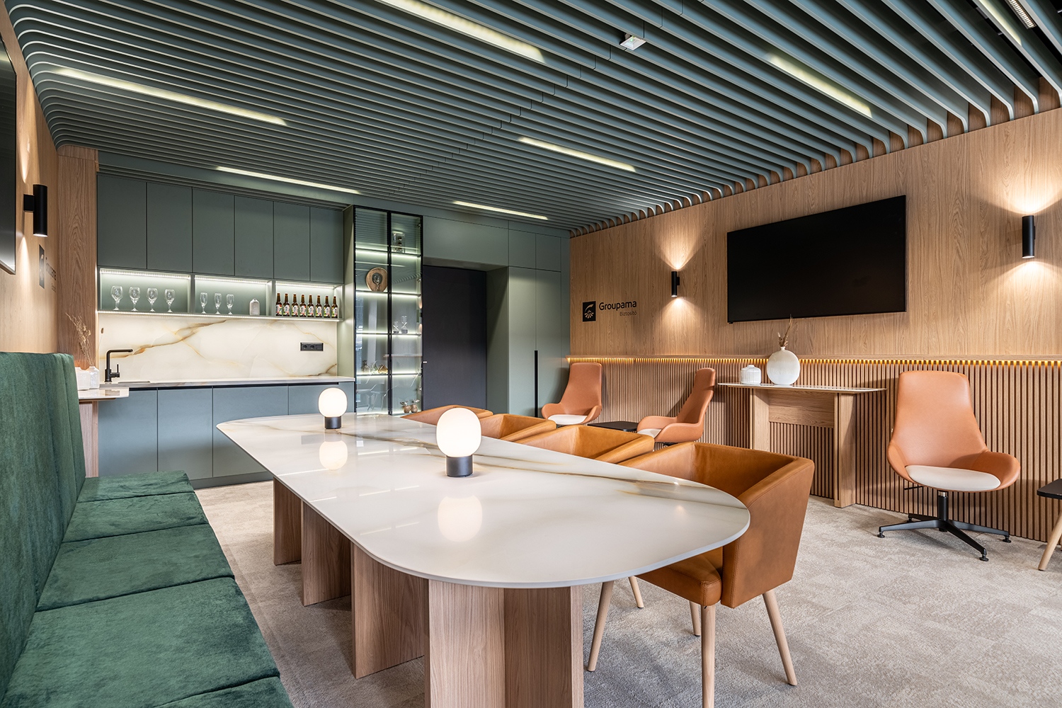 A tervezők prémium konyhatechnológiát állítottak a skybox vendéglátó funkciójának szolgálatába