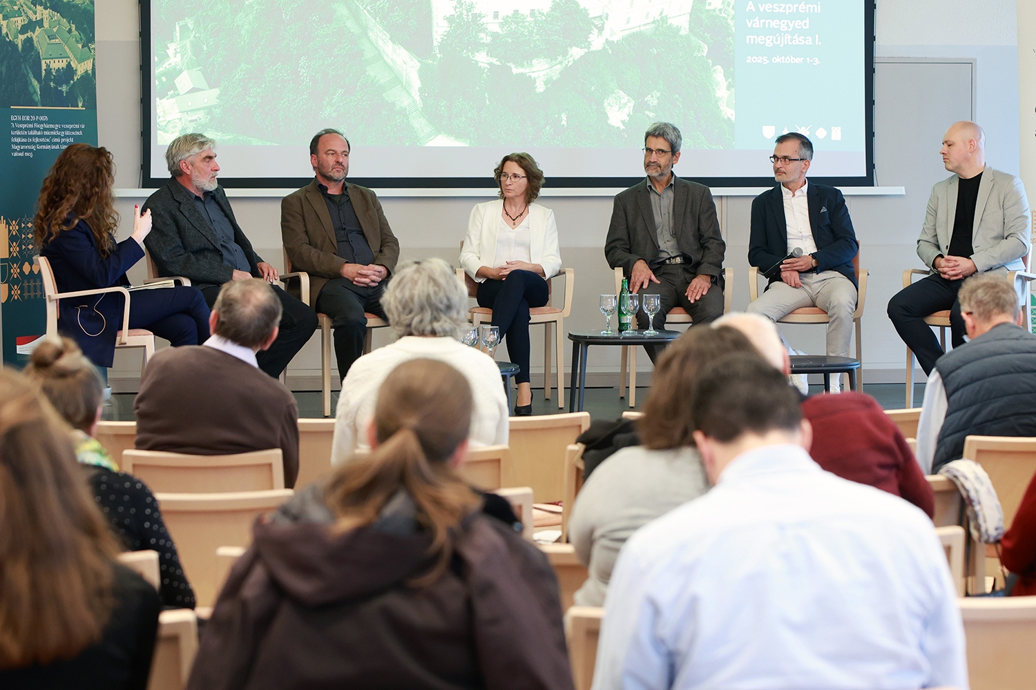 A restaurátori panelbeszélgetés egyik legfőbb témája a modern elvárások, előírások és anyagok összeegyeztetése volt a korabeli technikákkal. (Fotó: Gáspár Gábor)