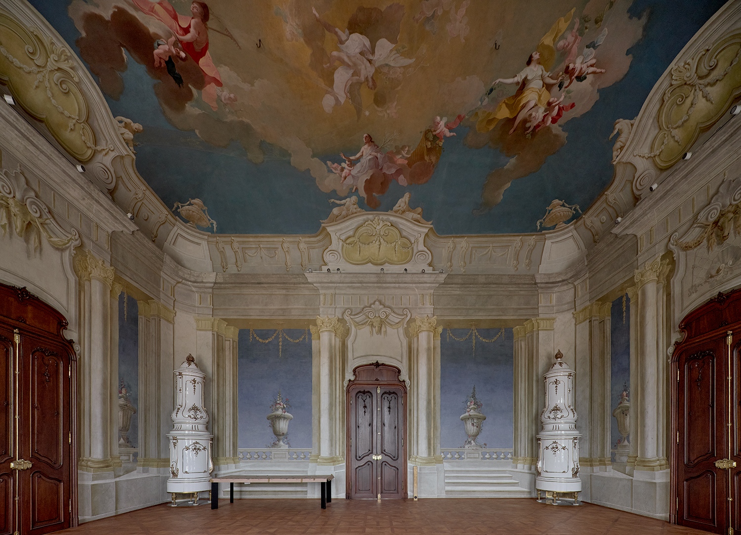 Szintén az Érseki Palota éke a Díszterem, melynek Johann Ignaz Cimbal által festett mennyezetét is restaurálták, és kiderült: eredetileg az olajfestmények technikájához hasonló módon készítették el. (Fotó: Batár Zsolt)