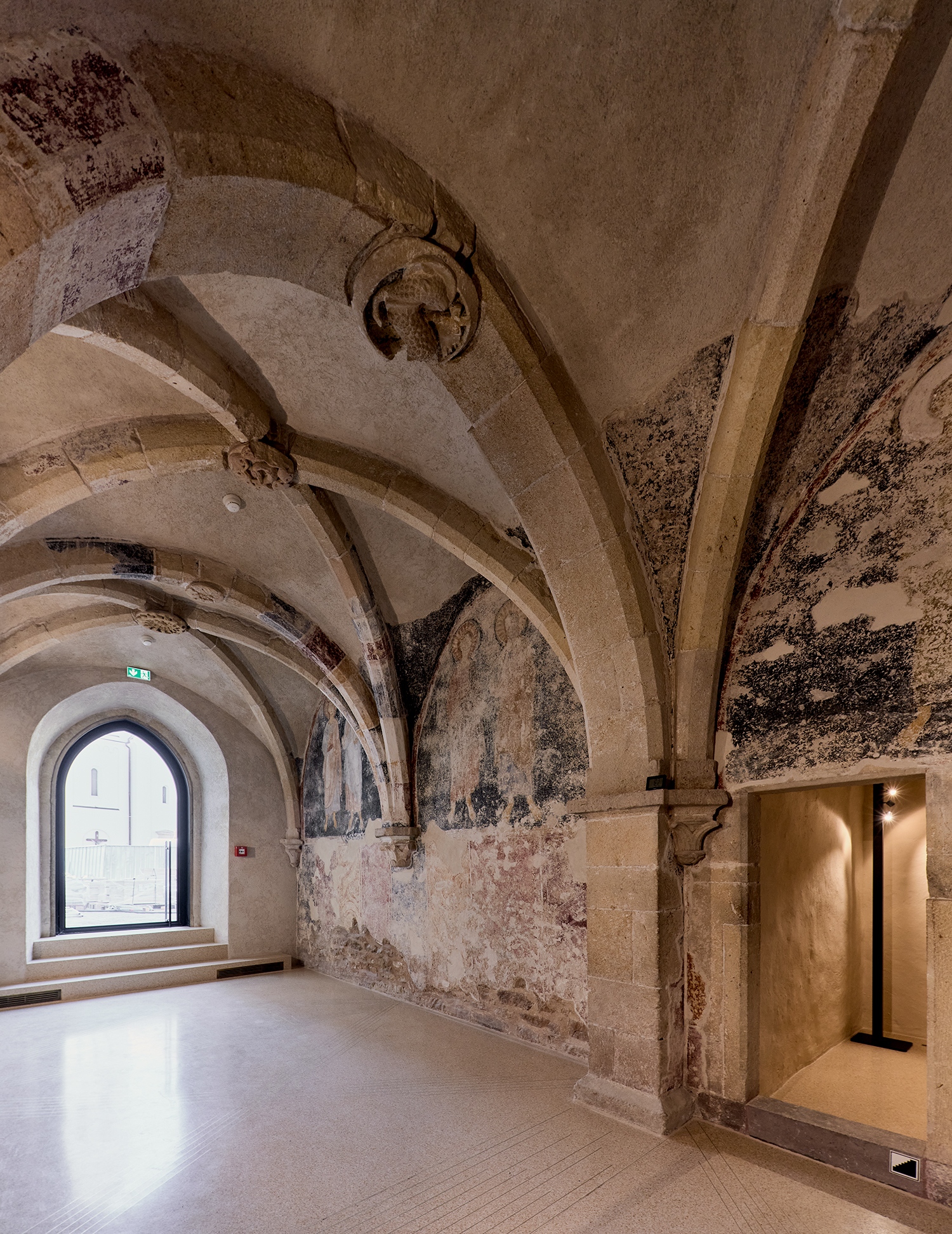 A Gizella Kápolna falfestményeinek restaurálása csak az egyik kihívás volt. A jövőben a megfelelő nedvesség- és páratartalom biztosítása az üzemeltetés egyik nagy feladata lesz. (Fotó: Batár Zsolt)