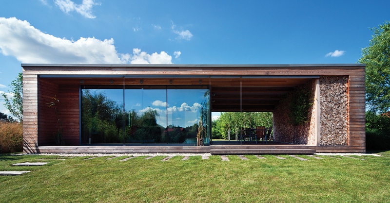 „Kicsit” tervezni és építeni sok tekintetben jutalomjátéknak tűnik, erre mutat rá ez a nyaraló is