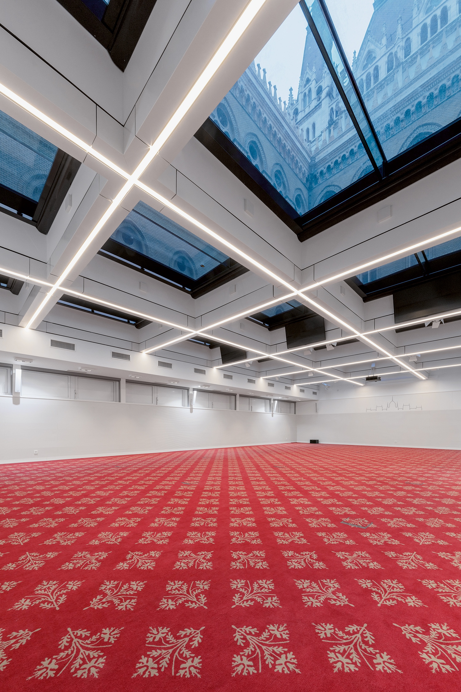 Az Országgyűlés udvara alá konferenciaterem került