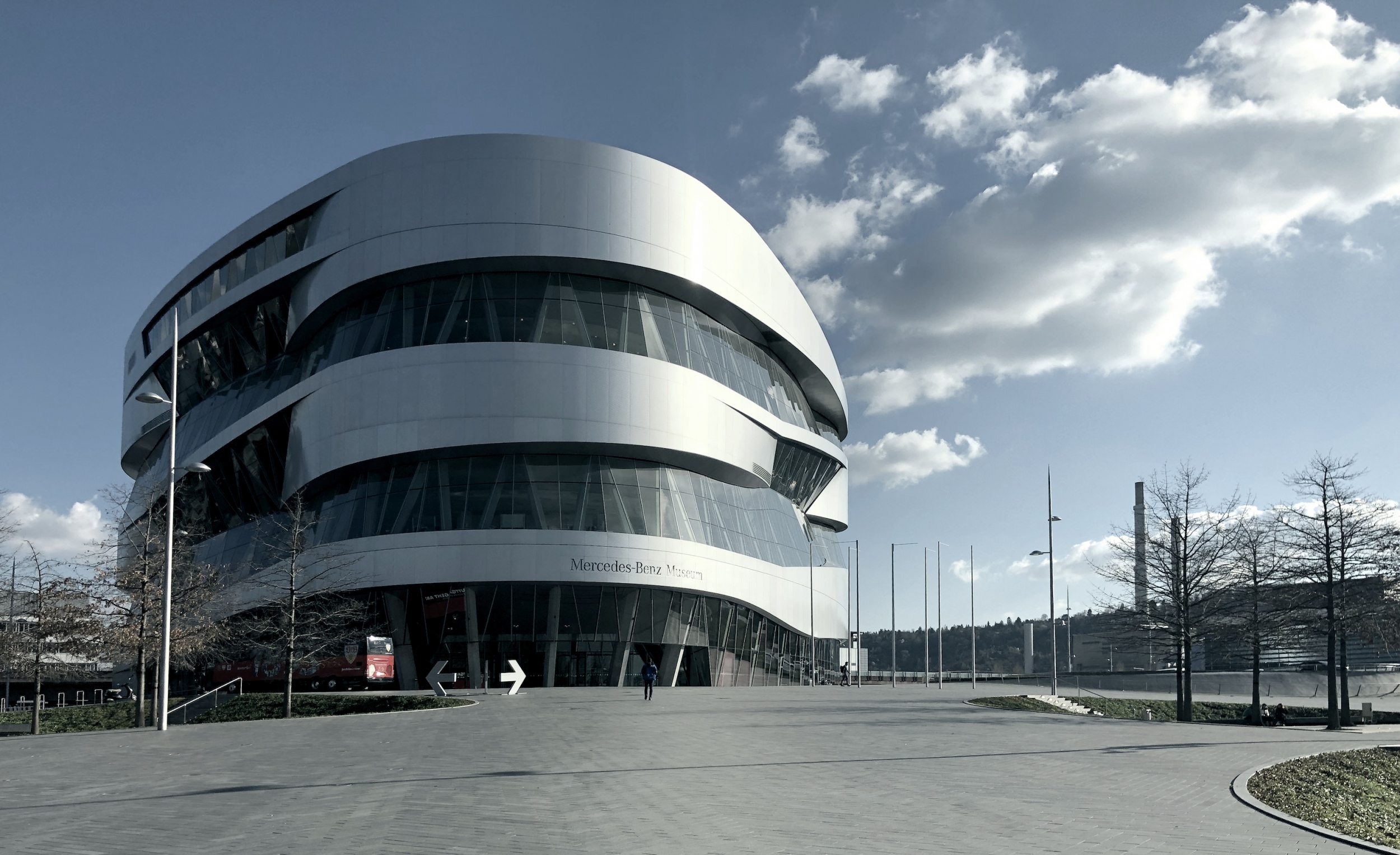 A Mercedes-Benz Museum kompakt épülettömege