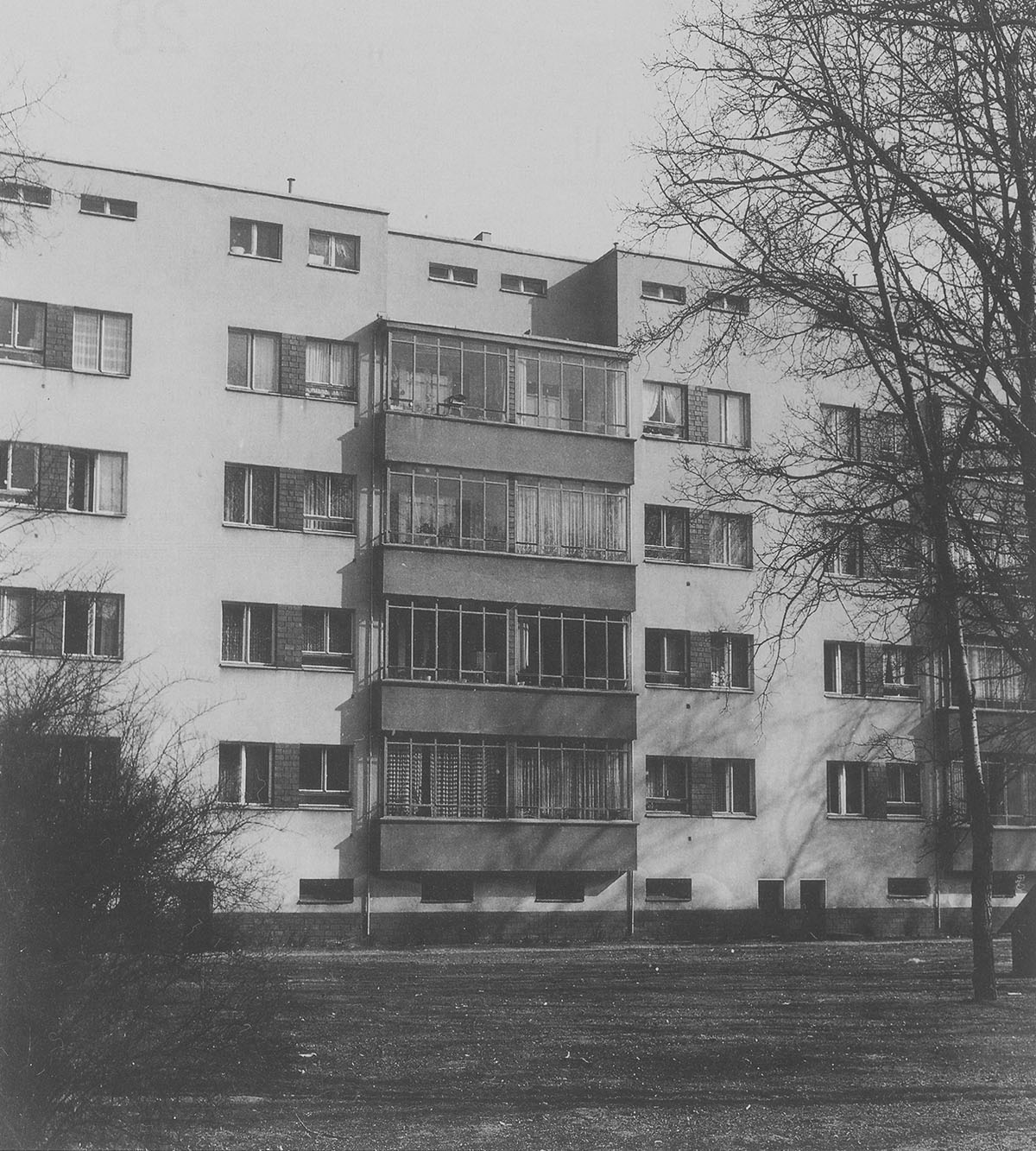 Siemensstadt, lakóépület három és fél szobás lakásokkal (1929–1930) (Kép forrása: Probst – Schädlich: Walter Gropius)