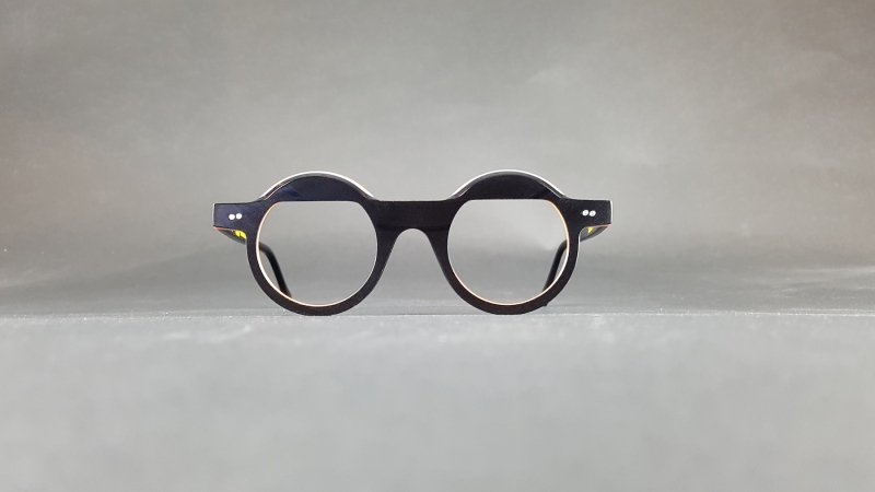 A Bauhaus századik születésnapjára tervezett szemüvegkeretet a Tipton és az Octogon magazin