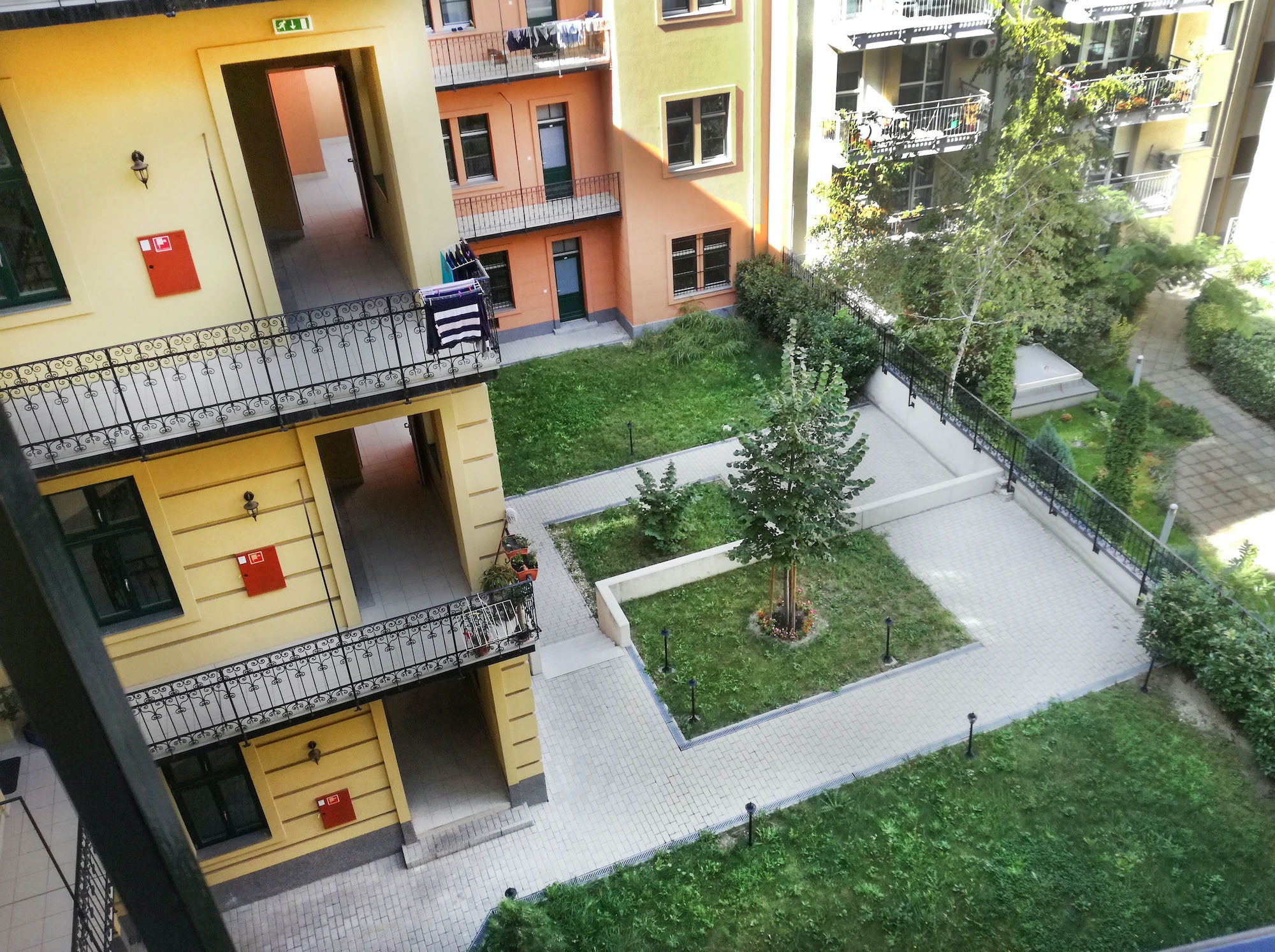 Épületszárny bontása révén megújult terek a Ferencvárosban