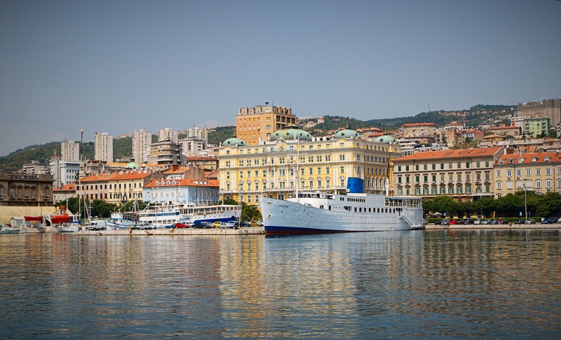 Kitörő vulkánná változik Rijeka kikötője
