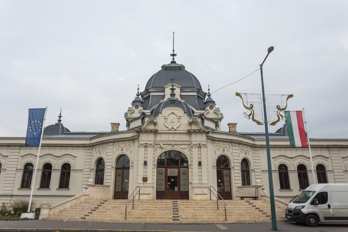 A Műjégpálya bejárata (Fotó: Kis Ádám / Lechner Tudásközpont)