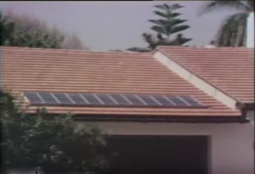Negyedórás riport egy napelemes házról - 1979-ből