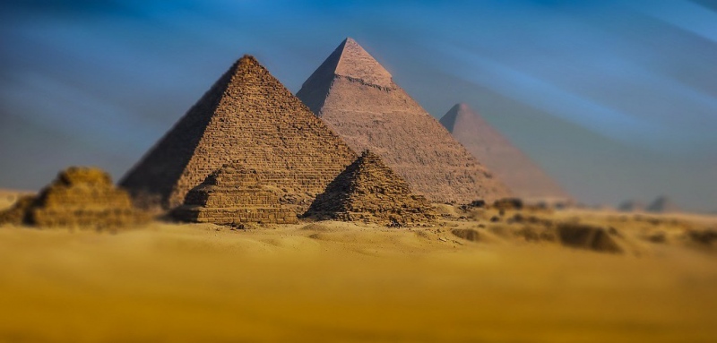 Az utcák helyett inkább sétálj egy jót a Gízai piramisok között!