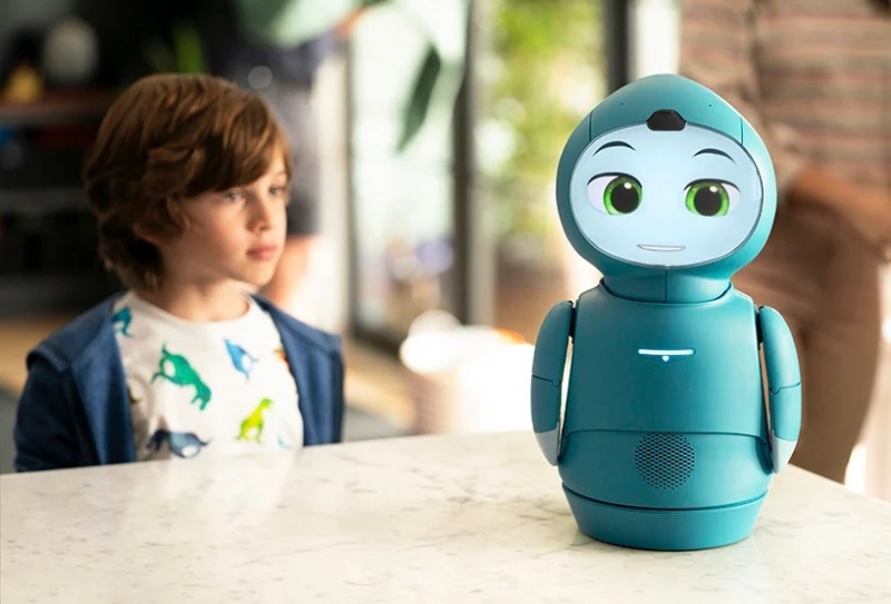 Ismerjétek meg Moxie-t, a gyermekek képességeit fejlesztő robotot!