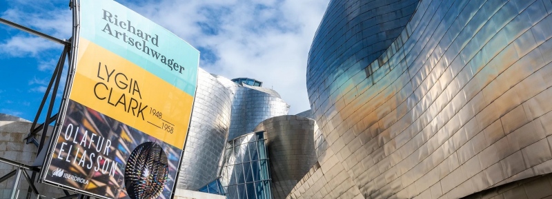 Reklámtáblákkal tisztítja a levegőt a bilbaói Guggenheim Múzeum
