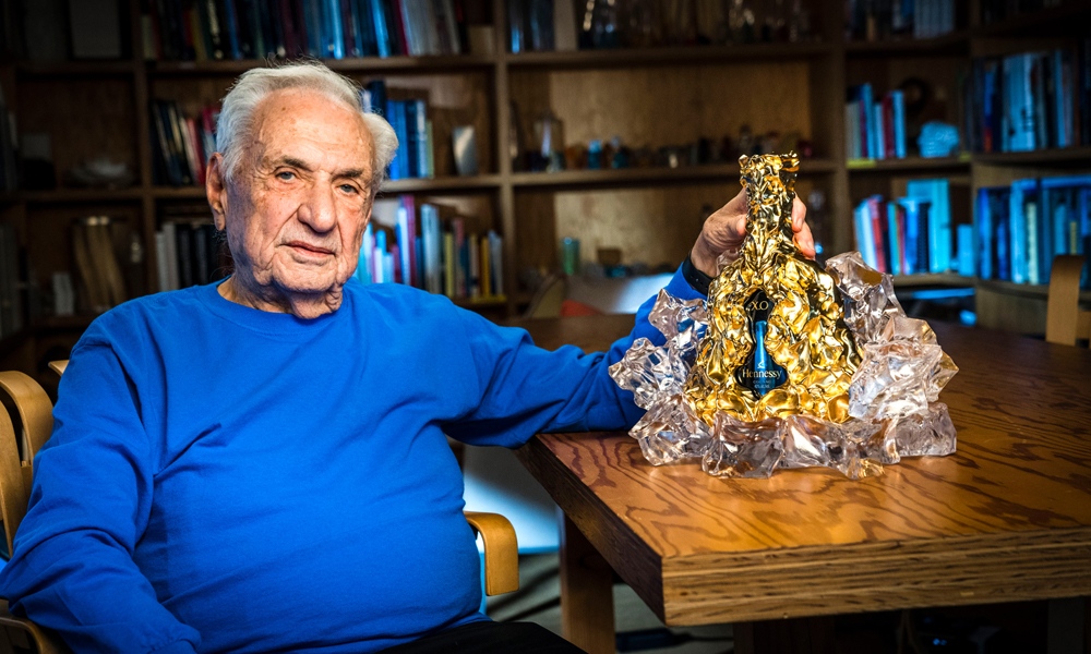 A Frank Gehry által a Hennessy XO 150. évfordulójára tervezett arany palack. © HENNESSY