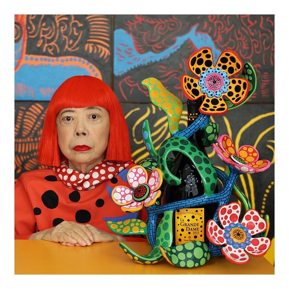 Kuszama Jajoi japán képzőművész egy virágokból álló szobrot készített a Veuve Clicquot La Grande Dame 2012-höz. © YAYOI KUSAMA