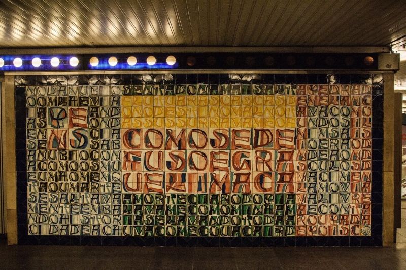 Megmentik a Deák tér ikonikus betűcsempéit