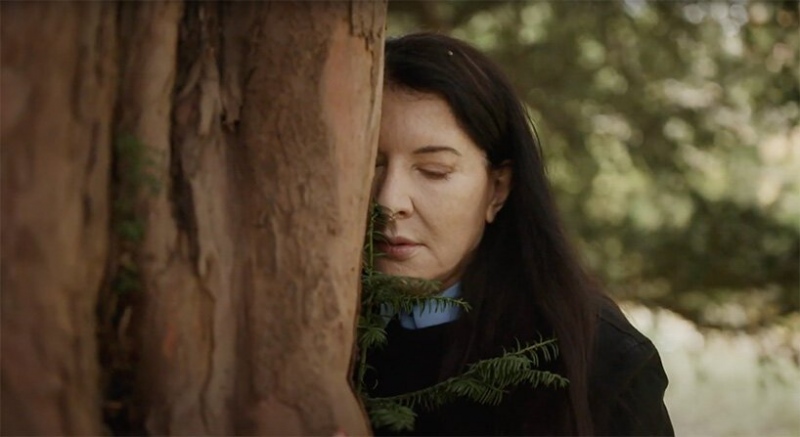 Marina Abramović performanszművész szerint a fák segíthetnek begyógyítani 2020 sebeit