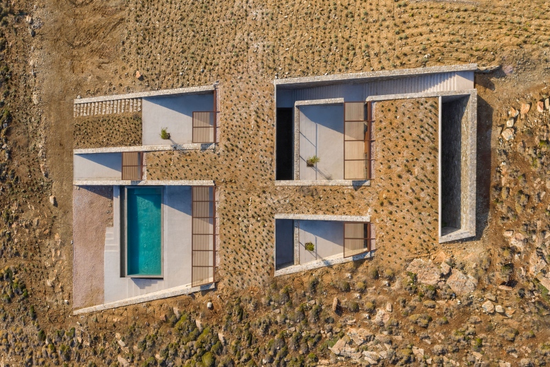 Tájba simuló épület Serifos szigetén
